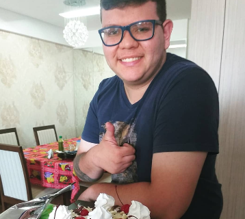 Motorista que morreu ap&oacute;s cair com carro em c&oacute;rrego tinha 29 anos