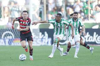Com 2 gols de cabe&ccedil;a, Flamengo bate Juventude e segue l&iacute;der do Brasileir&atilde;o