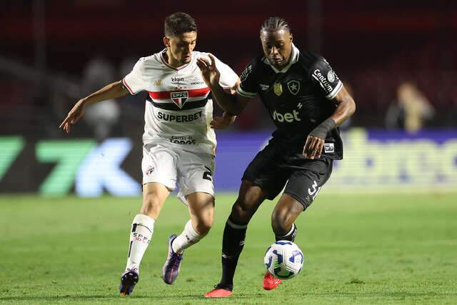 S&atilde;o Paulo derrota Botafogo com gol no in&iacute;cio do jogo e se aproxima do G6
