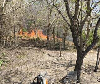 Inc&ecirc;ndio em &aacute;reas tur&iacute;sticas de Bodoquena chega ao 3&ordm; dia de combate
