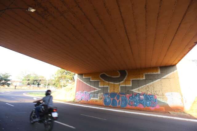 Com risco de &quot;ru&iacute;nas&quot;, viaduto &eacute; alvo de a&ccedil;&atilde;o judicial com outros quatro