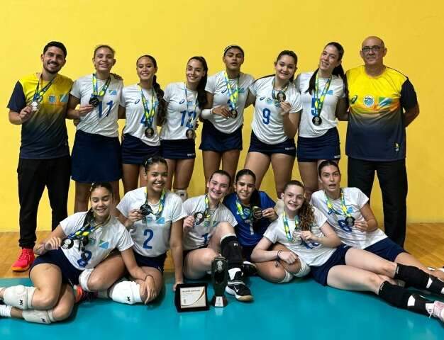 Sele&ccedil;&atilde;o feminina de v&ocirc;lei de MS conquista bronze e sobe para Divis&atilde;o Especial