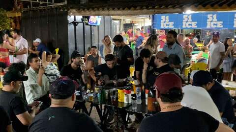 Na amizade, &lsquo;Moda de Domingo&rsquo; re&uacute;ne cantores sertanejos em bar da capital