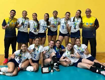 Sele&ccedil;&atilde;o feminina de v&ocirc;lei de MS conquista bronze e sobe para Divis&atilde;o Especial