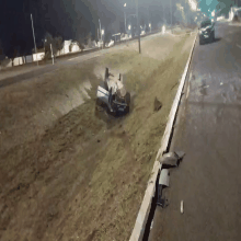 Acidente com capotagem deixa mulher ferida em avenida