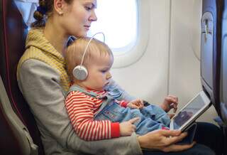 Entenda as regras sobre viajar de avião com carrinho de bebê Entenda as regras sobre viajar de avião com carrinho de bebê