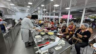 Carreta estaciona no centro com cursos gratuitos de gastronomia