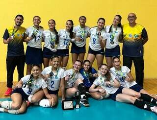 Sele&ccedil;&atilde;o feminina de v&ocirc;lei de MS conquista bronze e sobe para Divis&atilde;o Especial