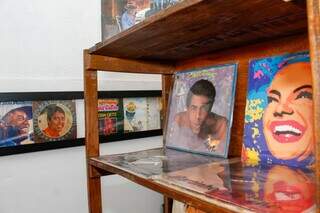 Ap&oacute;s c&acirc;ncer e ansiedade, cozinheiro trocou panelas por discos de vinil