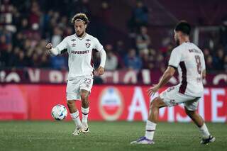 Fluminense mant&eacute;m for&ccedil;a, mas gol tardio do Lan&uacute;s adia classifica&ccedil;&atilde;o
