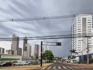 Chuva r&aacute;pida refresca Campo Grande em meio &agrave; onda de calor
