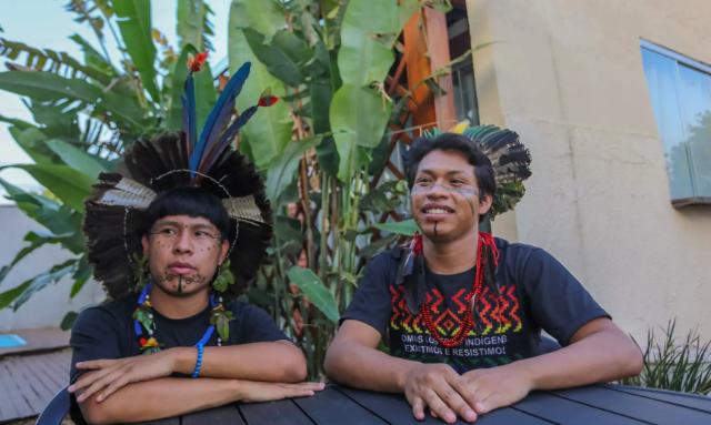 Gays e ind&iacute;genas, MC&#039;s desafiam todo &oacute;dio recebido fazendo do rap