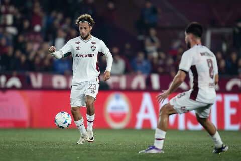 Fluminense mant&eacute;m for&ccedil;a, mas gol tardio do Lan&uacute;s adia classifica&ccedil;&atilde;o