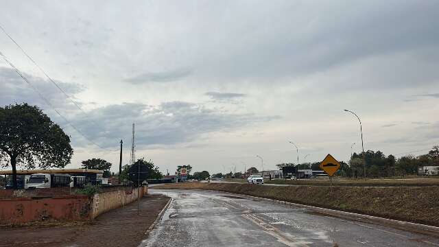 Chuva se espalha pelo interior e meteorologia renova alerta de tempestade