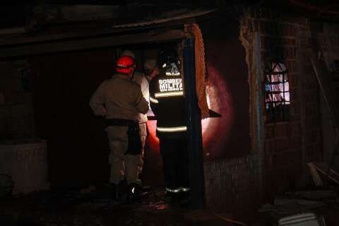 Casa &eacute; incendiada ap&oacute;s den&uacute;ncias de abuso contra crian&ccedil;as em comunidade