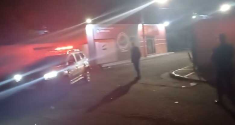 Ataque a tiros deixa dois homens feridos na Vila Nhanh&aacute;