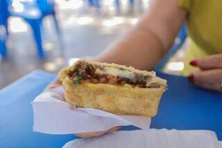Pastel de carreteiro &eacute; homenagem de Eliza aos motoristas fofoqueiros