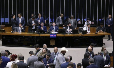Voc&ecirc; &eacute; a favor ou contra a PEC da Blindagem? Participe da enquete