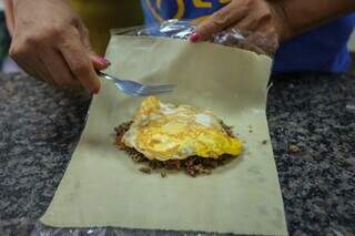 Pastel de carreteiro &eacute; homenagem de Eliza aos motoristas fofoqueiros