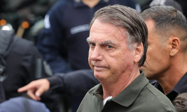 Bolsonaro &eacute; diagnosticado com c&acirc;ncer de pele em est&aacute;gio inicial