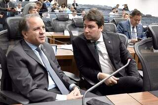 Deputados tentam oficializar &ldquo;bico&rdquo; ou pagar extra para PMs ganharem mais