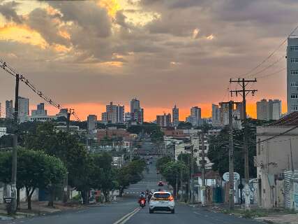 Dia ser&aacute; de calor intenso e com chance de pancadas isoladas de chuva em MS