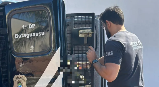 Homem &eacute; detido em flagrante por esfaquear a companheira na rua