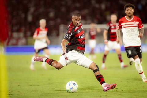 Pedro e Varela marcam, e Flamengo sai &agrave; frente contra Estudiantes