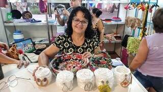 H&aacute; 40 anos, Maria reproduz t&eacute;cnica de tran&ccedil;ado ensinada pela m&atilde;e 