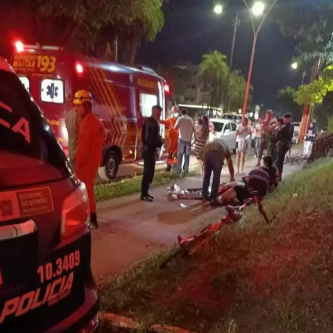 Rapaz &eacute; morto a tiros enquanto pedalava na Avenida Brasil