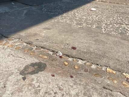 Confus&atilde;o em casa noturna termina com homem baleado na cal&ccedil;ada