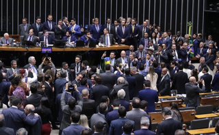 Fora de prop&oacute;sito e p&aacute;gina virada, dizem pol&iacute;ticos sobre PEC da Blindagem