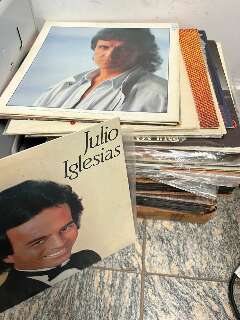 At&eacute; disco do Julio Iglesias &eacute; apreendido em opera&ccedil;&atilde;o contra furtos&nbsp;no&nbsp;Centro