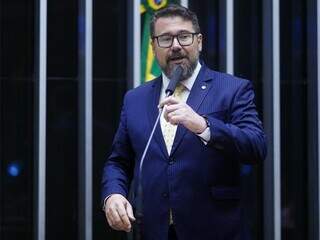 Pollon pode ficar 4 meses suspenso por ocupar cadeira de Motta