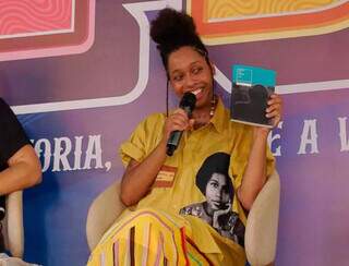 Inspirada em autoras negras, Maria recusa neutralidade na poesia