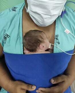 Estudo no HU refor&ccedil;a benef&iacute;cios de fisioterapia e canguru em beb&ecirc;s prematuros