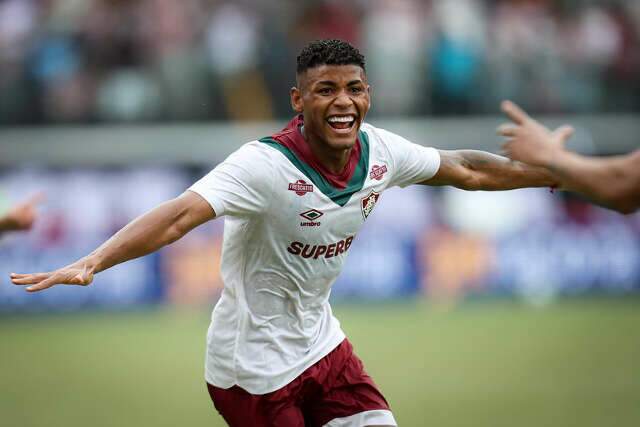 Fluminense volta a vencer no Brasileir&atilde;o com triunfo sobre o Vit&oacute;ria