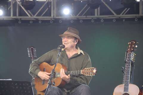 Almir Sater canta o Rio Paraguai e o Pantanal para celebrar o Forte de Coimbra