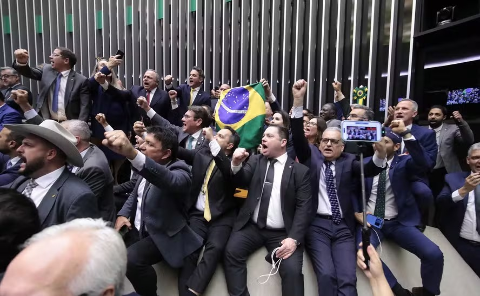 Relator quer trocar anistia por dosimetria e bolsonaristas de MS reagem contra