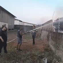 Funcion&aacute;rios de autope&ccedil;as auxiliam Corpo de Bombeiros em combate a inc&ecirc;ndio