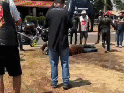 Para entrar em motoclube, grupo faz novatos at&eacute; rolarem no barro