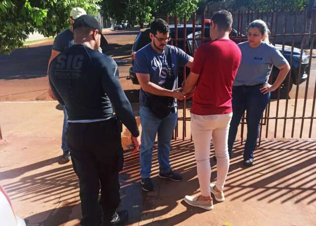 Mulher finge morte para escapar de afogamento pelo ex
