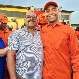 Bombeiro que morreu em jogo conseguiu ver filho se formar na mesma profiss&atilde;o 