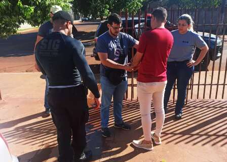 Mulher finge estar morta para escapar de ser afogada pelo ex-namorado