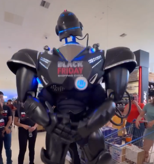 Rob&ocirc; dan&ccedil;ante anima &uacute;ltimo dia da Black Friday na fronteira