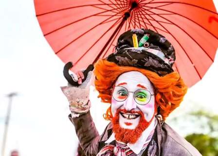 FLIB se despede com teatro, bal&eacute; e m&uacute;sica na Pra&ccedil;a da Liberdade