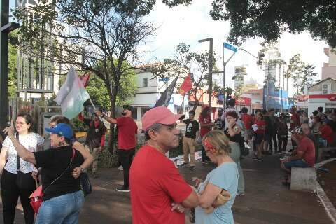 Protesto contra PEC da Blindagem leva manifestantes ao Centro de Campo Grande