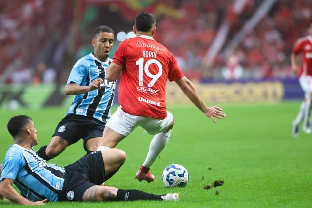 De virada, Gr&ecirc;mio vence Inter por 3 a 2 no cl&aacute;ssico ga&uacute;cho