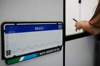 Sistema muda e pre&ccedil;o de placas de carro &ldquo;dispara&rdquo; de um dia para o outro