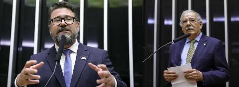 Mesmo ap&oacute;s protestos, deputados de MS defendem a PEC da blindagem